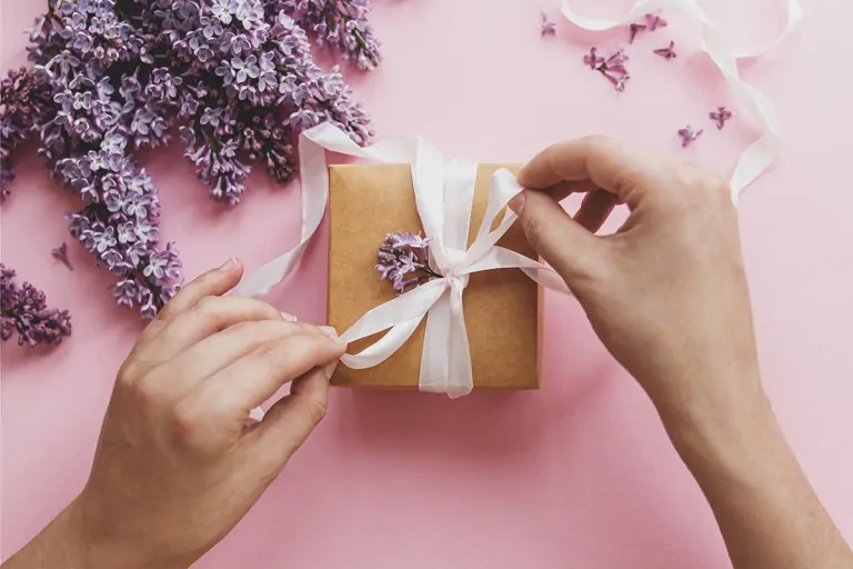 4 regalos financieros útiles para su mamá