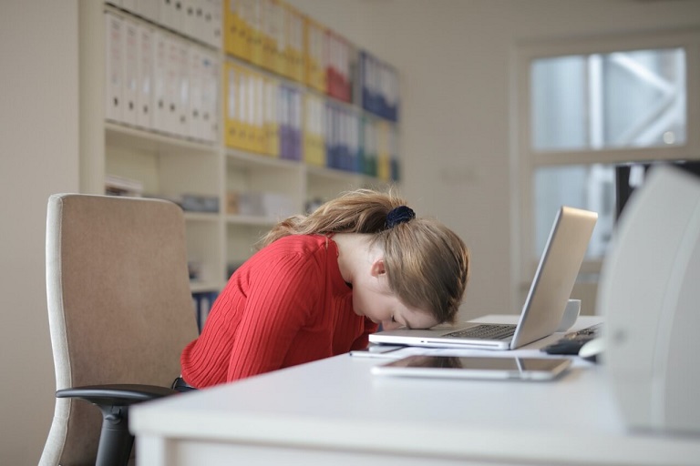 Cómo cuidar la salud mental física y social en un entorno homeoffice