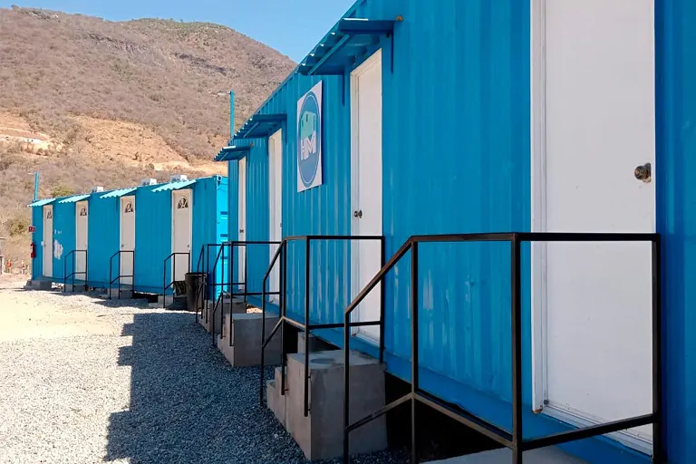 Contenedores marítimos se convierten en hoteles móviles