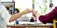 La amistad en el trabajo: un pilar clave para el bienestar y la productividad
