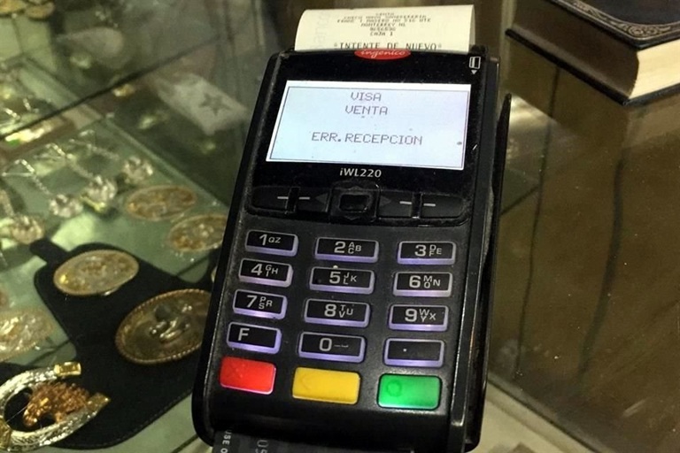 Uno de cada tres pagos con tarjeta falla en México y pone en jaque a las microempresas