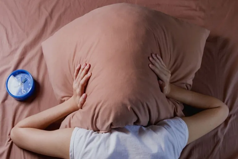 Análisis económico: el costo real de dormir mal en las PyMEs